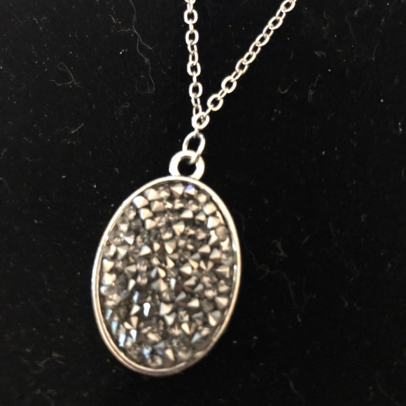 🌞Paparazzi Silver Tone Necklace and Earrings Set Plus Bonus Earrings - Picture 2 of 4